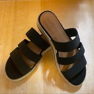 Universal Thread Black Sandals 7